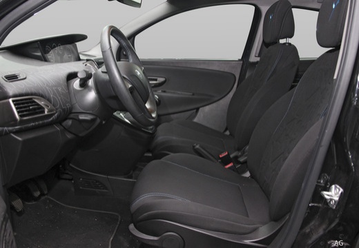 Foto LANCIA Ypsilon 1.0 firefly hybrid Silver Plus s&s 70cv