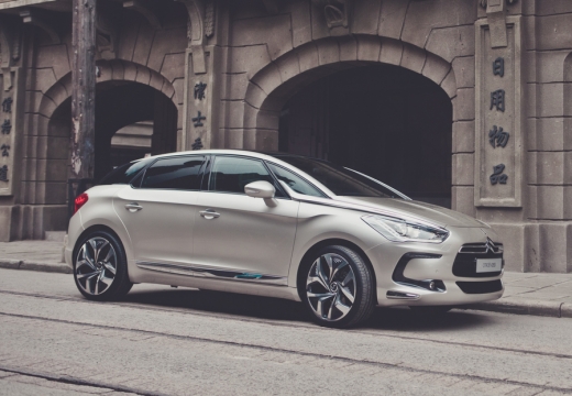 Foto DS DS5 1.6 bluehdi So Chic s&s 120cv