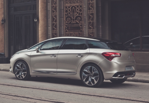 Foto DS DS5 1.6 bluehdi So Chic s&s 120cv