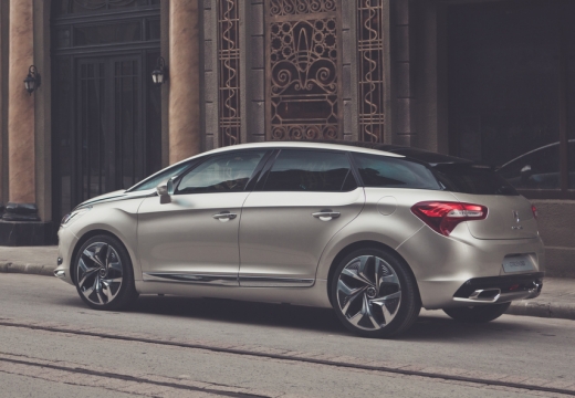 Foto DS DS5 1.6 bluehdi So Chic s&s 120cv