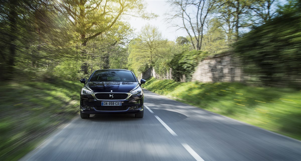 Foto DS DS5 1.6 bluehdi So Chic s&s 120cv