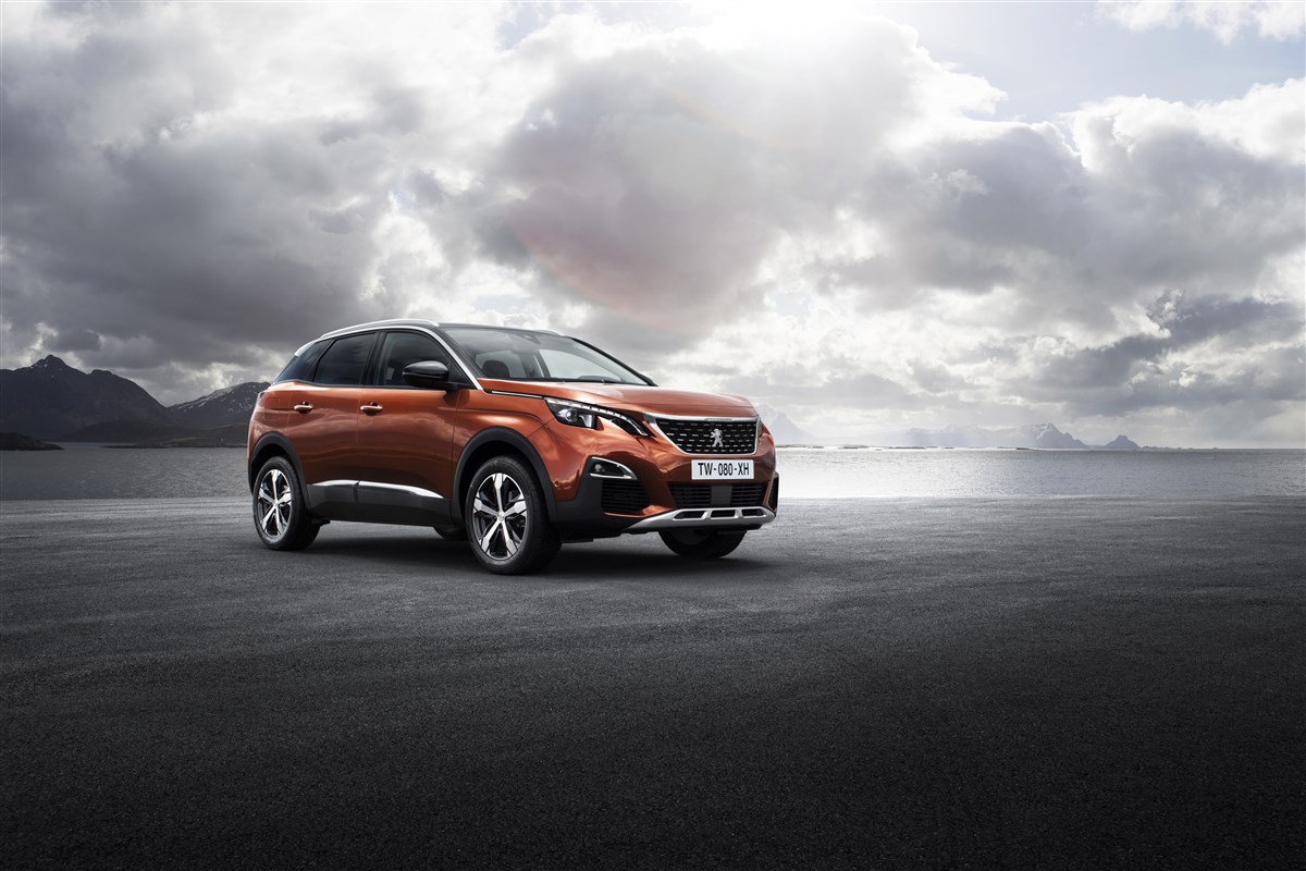 Foto PEUGEOT 3008 1.5 bluehdi GT Line s&s 130cv