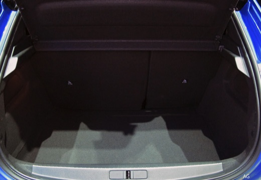 Foto PEUGEOT 208 1.2 hybrid GT 136cv e-dcs 6
