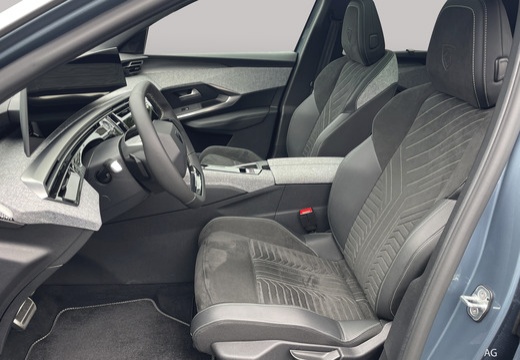 Foto PEUGEOT 5008 1.2 hybrid GT 136cv e-dcs6
