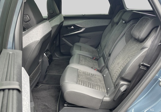 Foto PEUGEOT 5008 1.2 hybrid GT 136cv e-dcs6