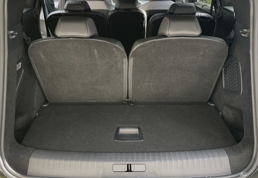 Foto PEUGEOT 5008 1.2 hybrid GT 136cv e-dcs6