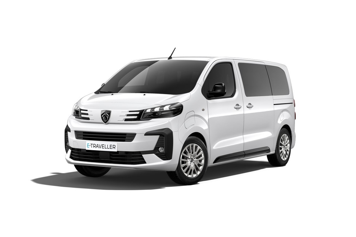 9283Peugeot E-Traveller a Bologna